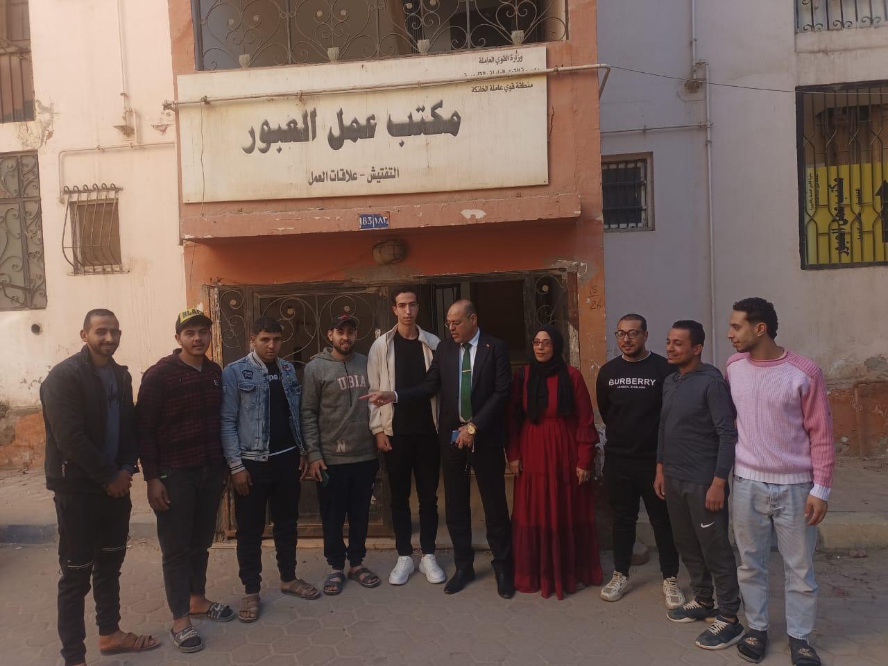 وزير القوى العامله 